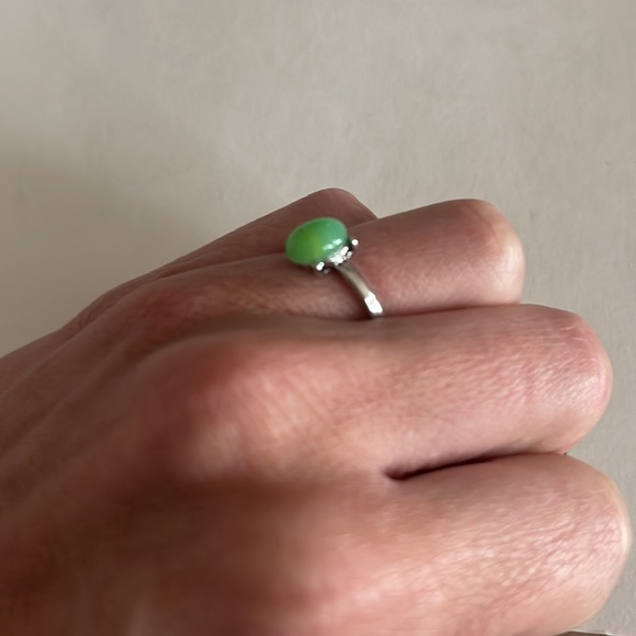 New Woman’s Handmade Native Minimalist Sterling Silver Natural Tsavorite Ring - Picture 5 of 8